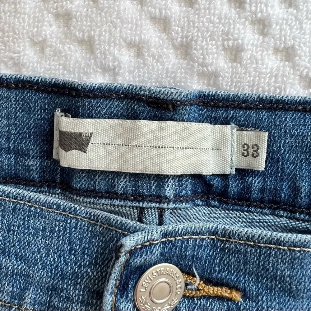 ! Levi’s woman’s denim shorts.